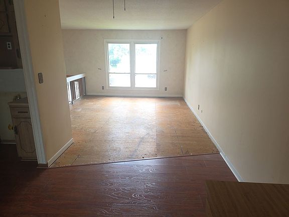 3rd image of 54 Abbeywood Dr