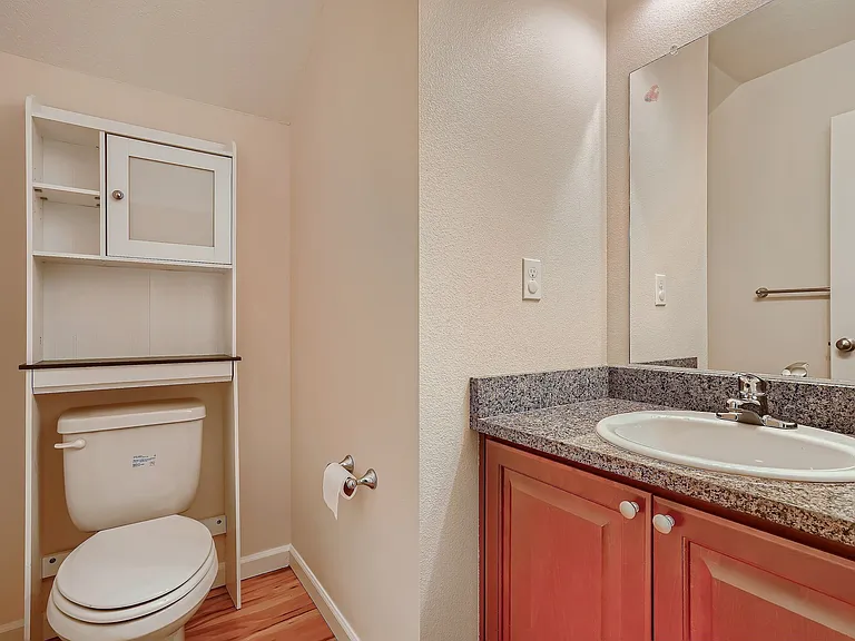 945 NW Joy Ave — Photo 6