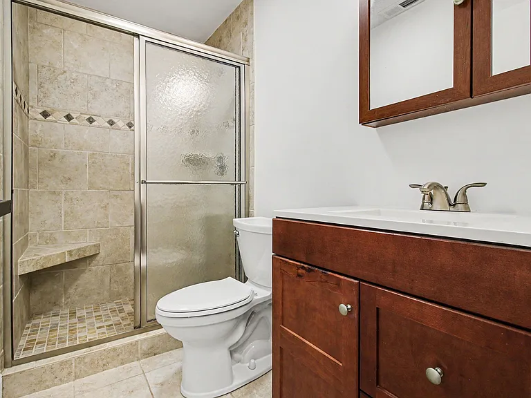324 Linden St — Photo 4