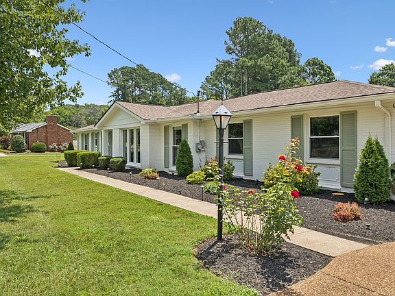 4th image of 2409 Bellevue Manor Dr
