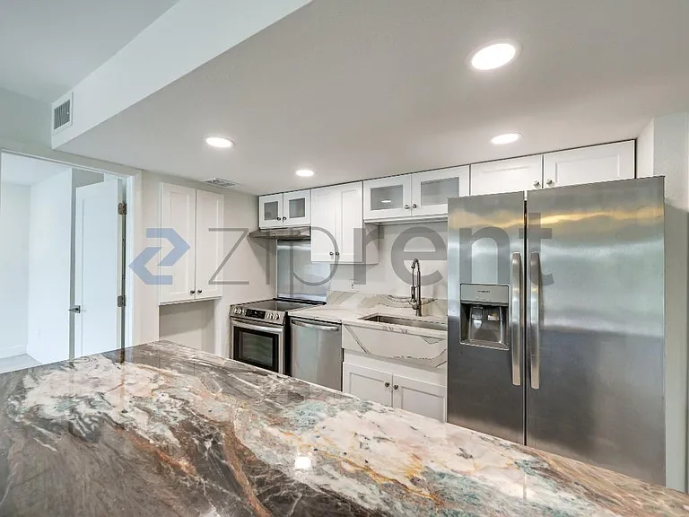 232 Palm Dr #6 — Photo 12