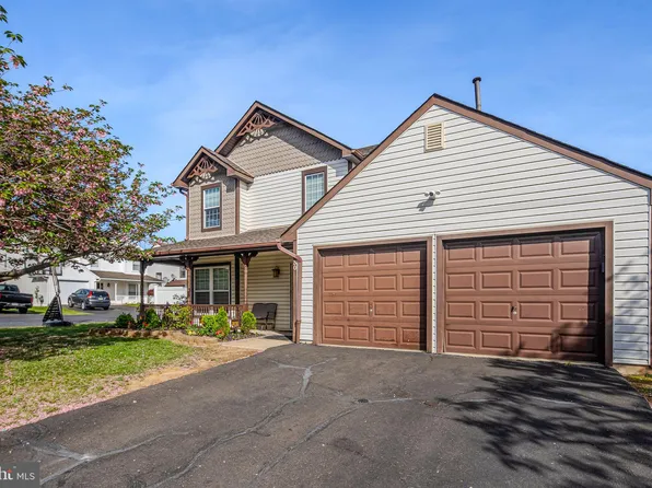 30 Country Lane Dr, Philadelphia, PA 19115