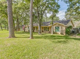 304 Shadow Ln, Euless, TX 76039