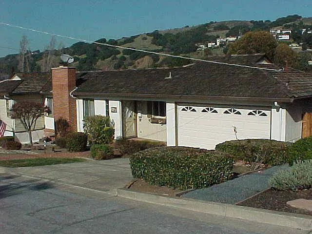 1377 Sandelin Ct photo 1