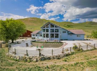 93 Curly Horse Dr, Pateros, WA 98846