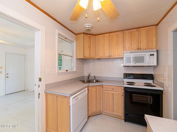 5th image of 1010 4th Avenue