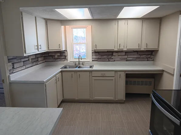 65 Stevens St, Lewiston, ME 04240