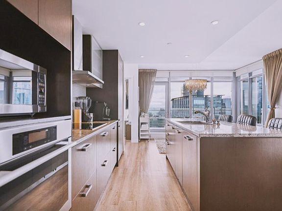 5th image of 1028 Barclay St #2602