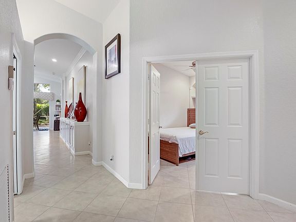 4th image of 5233 Glenville Drive