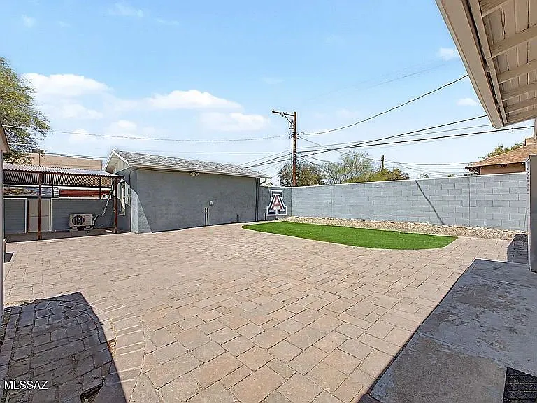 825 E Helen St — Photo 7