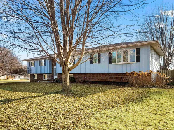 204 Oakbrook Dr, East Peoria, IL 61611