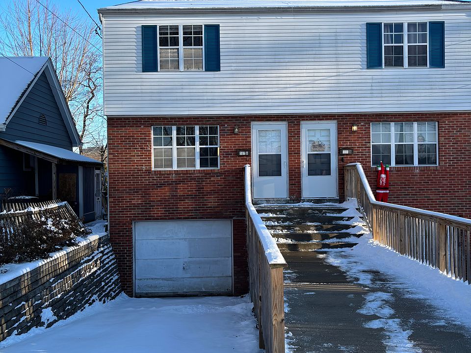 An inviting duplex with the left side available now!