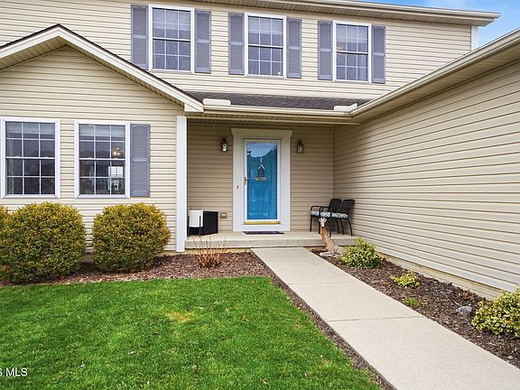 3rd image of 116 Earl North Dr