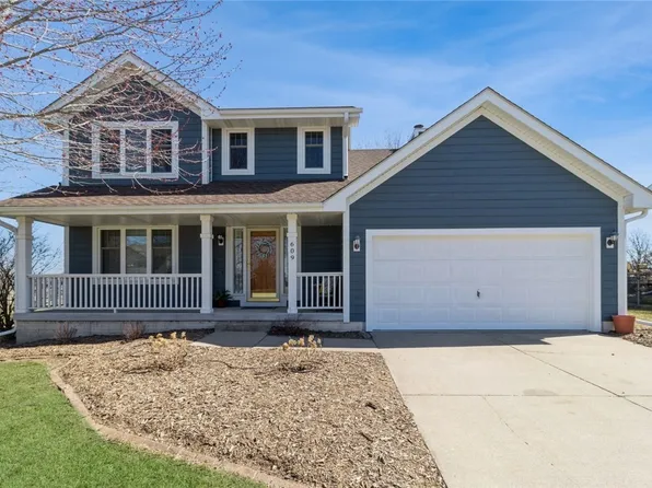 609 SW Maplewood Dr, Grimes, IA 50111
