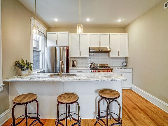 4th image of 2346 W Grace St APT 3