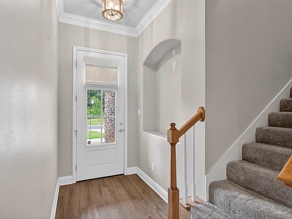 3rd image of 8128 Myrtlewood