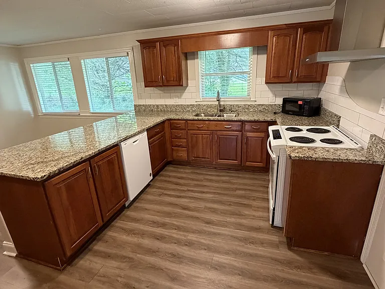 2506 Dana Dr — Photo 2