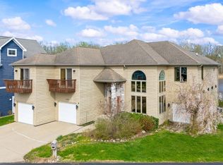 2349 Riverside Pointe Dr, Saint Joseph, MI 49085