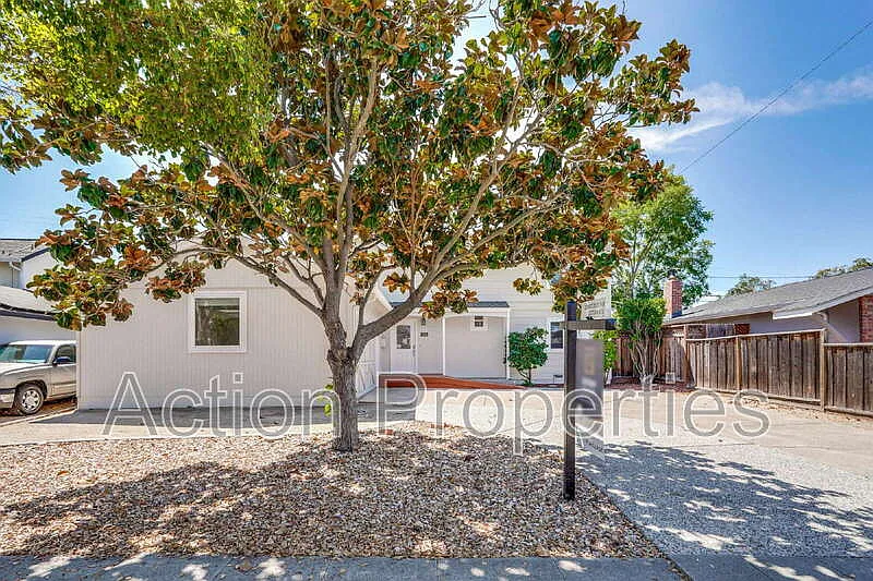 4 bed, 2.0 bath, 1980 sqft, $6,495 — Photo 3
