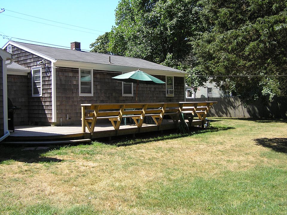 2nd image of 144 Narragansett Ave