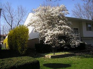 637 Sycamore Rd, Buffalo Grove, IL 60089