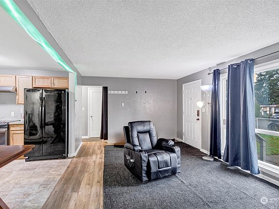 4th image of 1016 Violet Meadow Street S