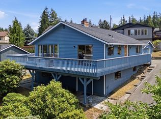 352 Lochwood Dr, Camano Island, WA 98282