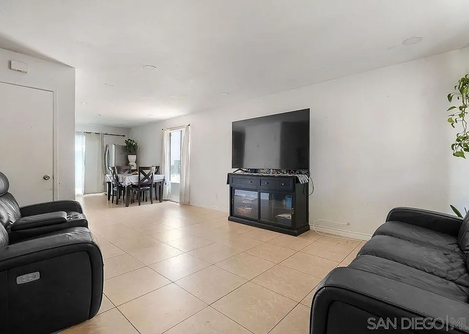 1st image of 8166 Paradise Valley Ct