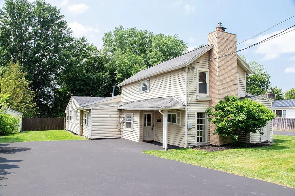 2 bed, 1200 sqft, $1,997 — Photo 1
