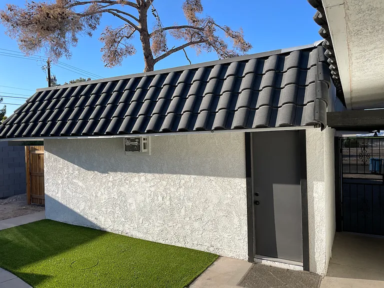Tumbleweed Ave — Photo 8