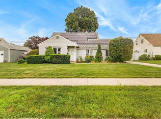 91 Blue Spruce Rd, Levittown, NY 11756