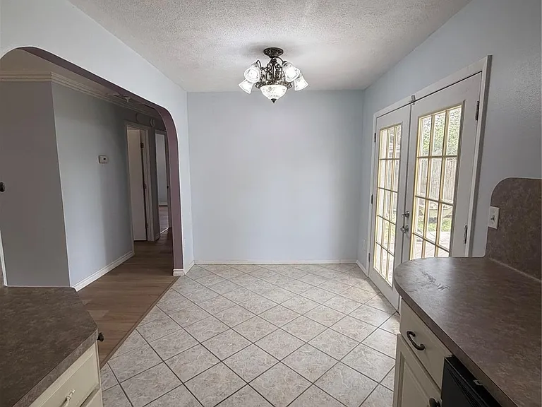 10415 Norton Dr — Photo 2
