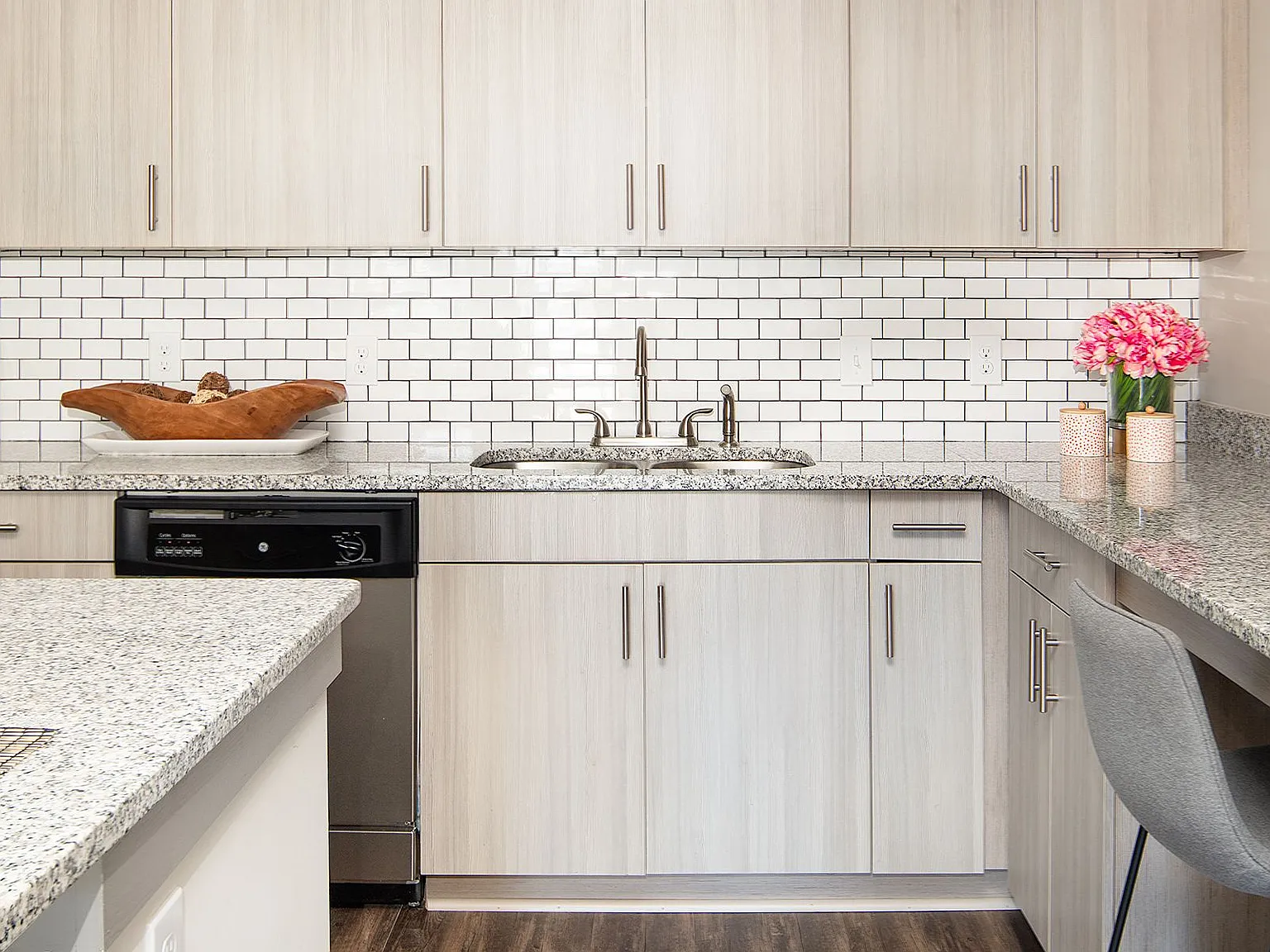 One White Oak Apartments — Photo 4