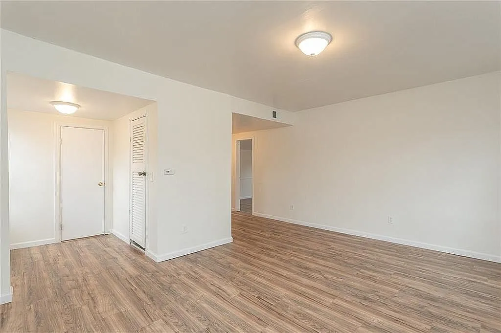 2 bed, 1000 sqft, $1,525 — Photo 4