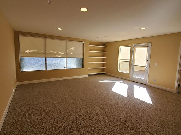 DOWNSTAIRS LIVING ROOM W/ WET BAR & ACCESS TO THE DOWNSTAIRS BEDROOM AND LARGE PATIO