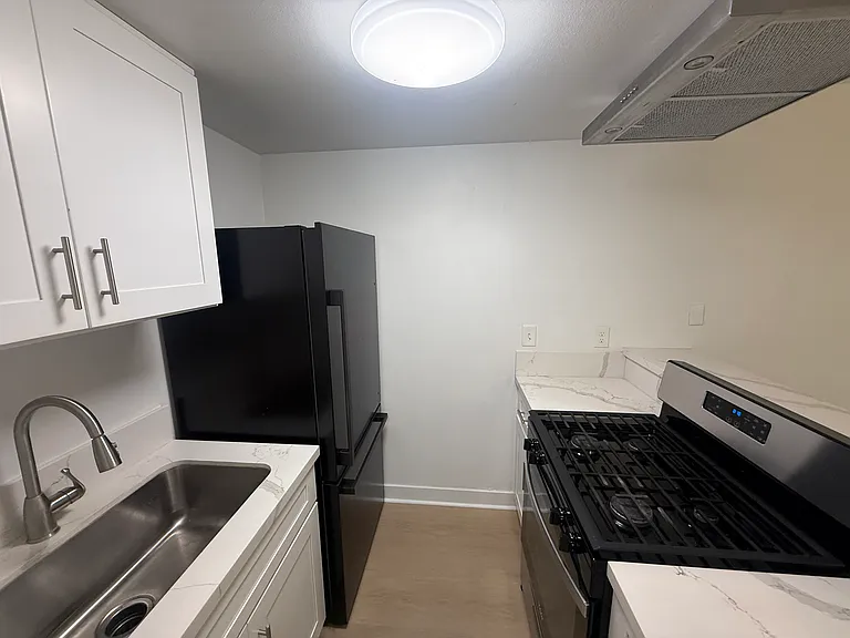 170 S Laurel St #6 — Photo 5
