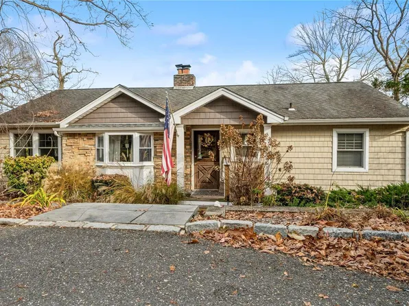 26 Crossman Road, Centerport, NY 11721