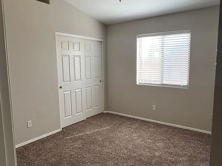 33889 N Barbara Dr — Photo 17