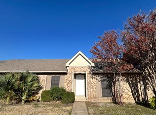26 W Mountain Creek Dr, Grand Prairie, TX 75052