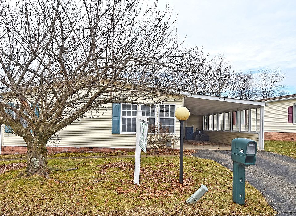1st image of 613 Crest Ln