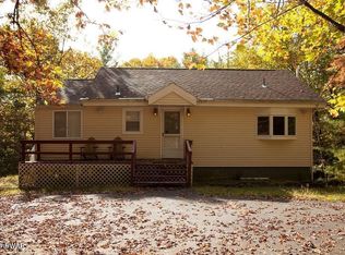 184 Eastwood Cir, Hawley, PA 18428
