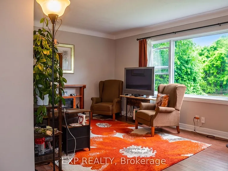 42 Lavergne St — Photo 4