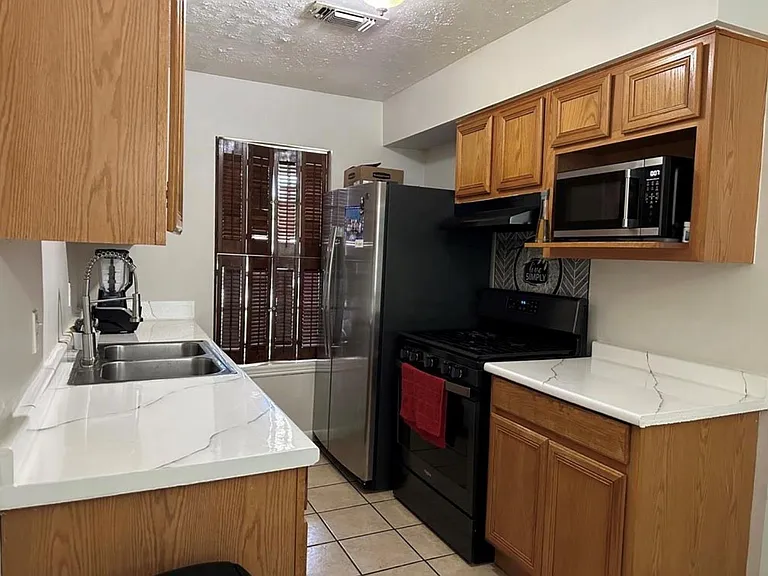 805 Northbend Dr — Photo 5