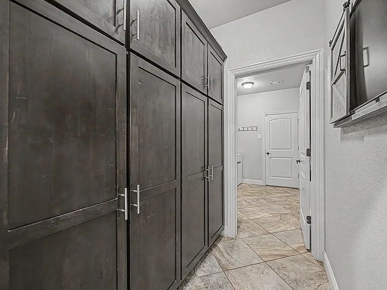 1202 Birkshire Cir — Photo 14