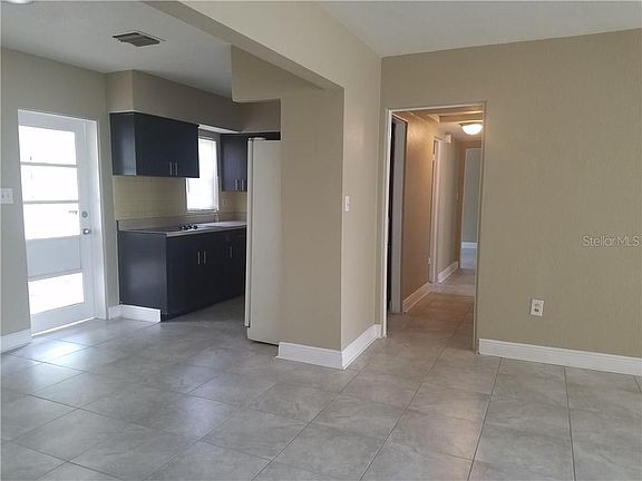 3rd image of 213 W Buchanon Ave