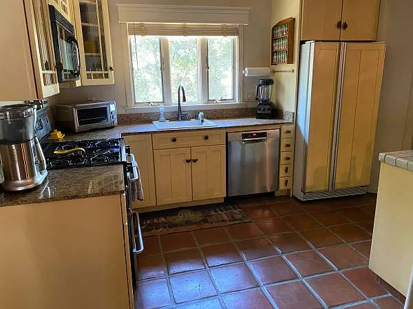 16400 Matilija Dr #C — Photo 8