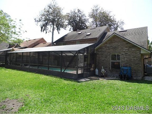 2nd image of 18 Fox Hollow Dr S