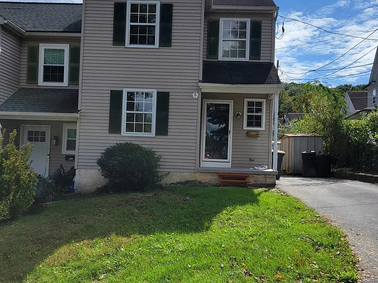 208 Prospect Ave — Photo 3