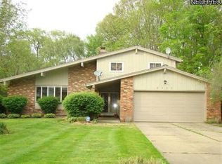 6485 Woodbury Dr, Solon, OH 44139