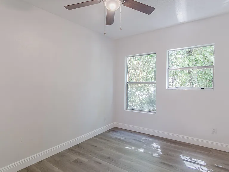 1119 S Mills Ave #A — Photo 17